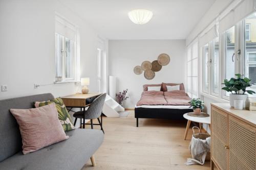 Central 3-bedroom apartment with huge terrace, including queen size beds 4