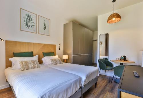 2 twin beds