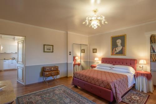 1 king bed, 1 sofa bed