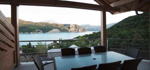 Vue imprenable sur Lac de Serre-Ponçon à Chorges : appt prestige 8 pers - Location saisonnière - Chorges