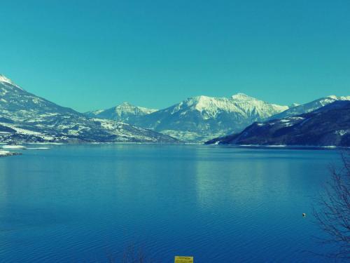 Vue imprenable sur Lac de Serre-Ponçon à Chorges : appt prestige 8 pers