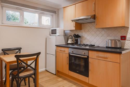 Luccombe Villa Holiday Apartments - image 11