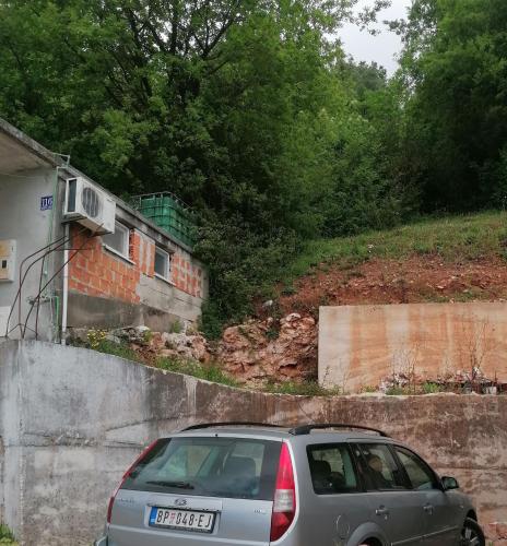 PLAVOBELA KUĆA SA MAGIČNIM POGLEDOM NA MORE