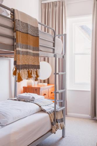 Luccombe Villa Holiday Apartments - image 9