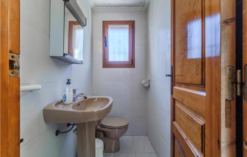 Three-Bedroom Holiday Home in Els Poblets - image 8