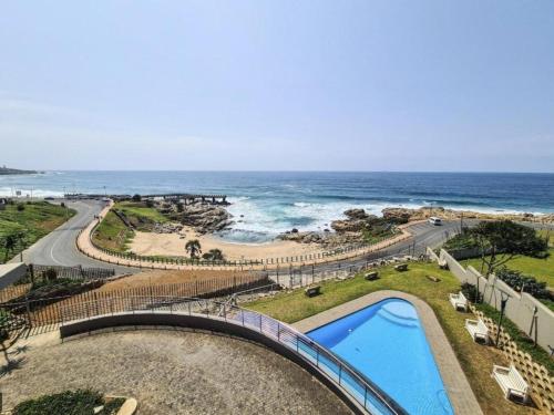 Whale Rock, Modern Beachfront Apartment