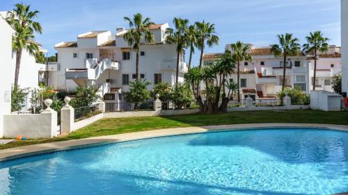 Lovely Riviera apartment with pool Ref 82