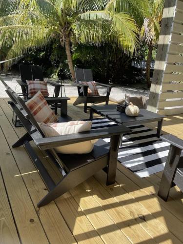 NORTH CAPTIVA ISLAND Steps to Private Gulf Beaches Pools Hot Tub Golf Cart detail