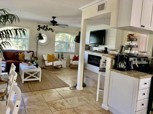 NORTH CAPTIVA ISLAND Steps to Private Gulf Beaches Pools Hot Tub Golf Cart in Captiva Island (Florida)