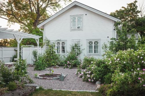 . Vallby Cottage