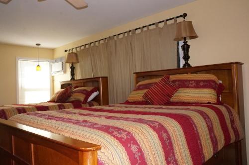 2 bedrooms, 4 beds