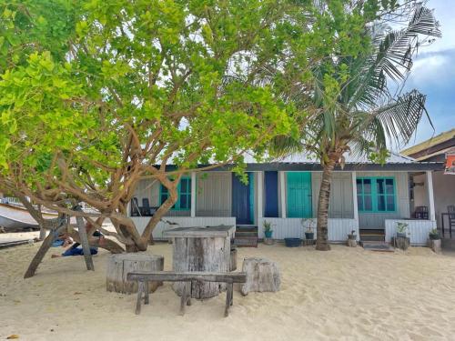 HomeStay island liukang loe Ramli Room Type - Quadruple Room with Sea View