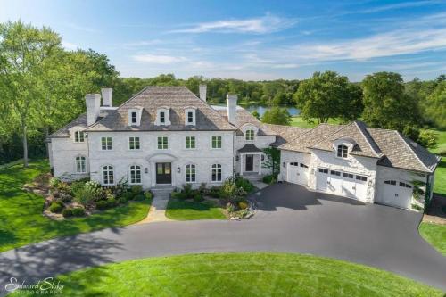 Gated 7000 sq ft Mansion, 2.5 Acre Lot, Circular DriveWay, 15 car parking