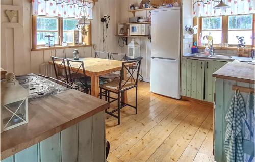 кухня, Stunning Home In Enviken With 1 Bedrooms in Svabensverk