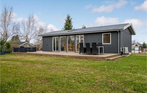  Beautiful Home In Prst With Wifi And 2 Bedrooms in Præstø