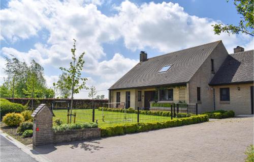 Nice Home In Langemark With Jacuzzi, Wifi And 4 Bedrooms