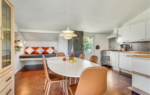 Kitchen, Beautiful Home In Ebeltoft With Wifi in Ebeltoft