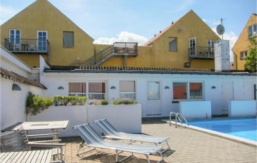 Cozy Apartment In Gudhjem With Kitchen