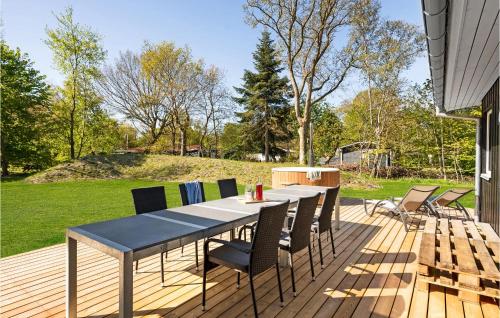 المنظر الخارجي, 6 Bedroom Nice Home In Glesborg in Glesborg