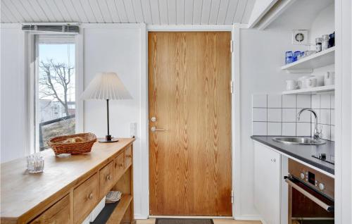 Κουζίνα, Nice Home In Snekkersten With 1 Bedrooms And Wifi in Χέλσινγκορ