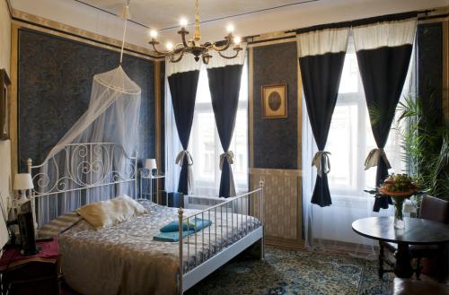 Old Time Hotel