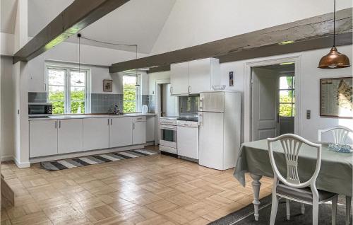 Konyha, 2 Bedroom Gorgeous Home In Allinge in Olsker