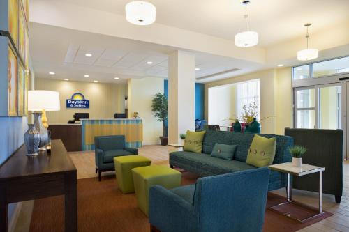 Days Inn & Suites by Wyndham Belmont