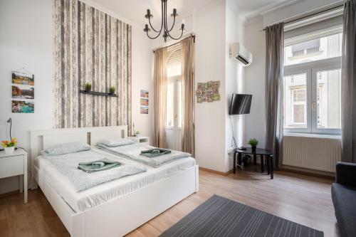 K10 - Kazinczy Street Heritage Suite - Best Location by BQA, Budapest
