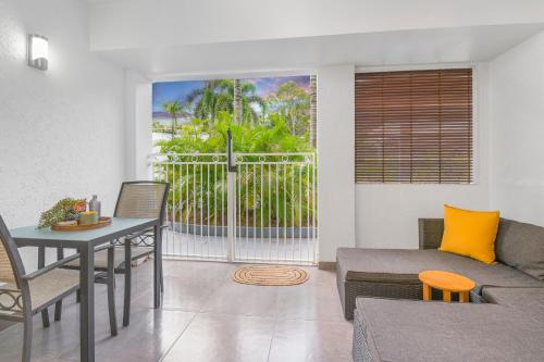 Beach Haven - Alassio Beachfront Resort - Palm Cove - Tap to explore photos