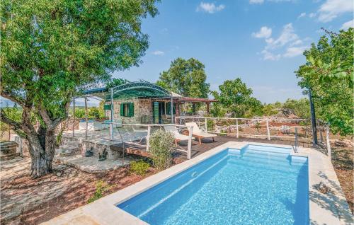 Stunning Home In Stari Grad With Wifi And Outdoor Swimming Pool - Location saisonnière - Stari Grad