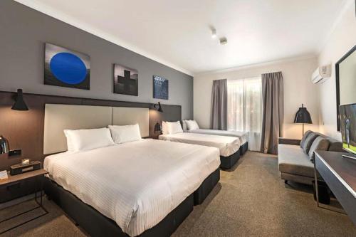 Silkari Urban CKS Sydney Airport Hotel - image 12