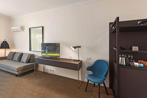 Silkari Urban CKS Sydney Airport Hotel - image 3