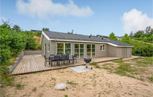  Amazing Home In Ebeltoft With Sauna And 5 Bedrooms, Pension in Ebeltoft