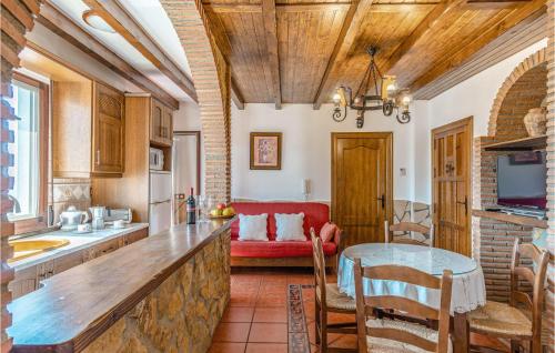 Cozy Home In Mecina Bombarón With Wifi (Cozy Home In Mecina Bombaron With Wifi) in Alpujarra De La Sierra