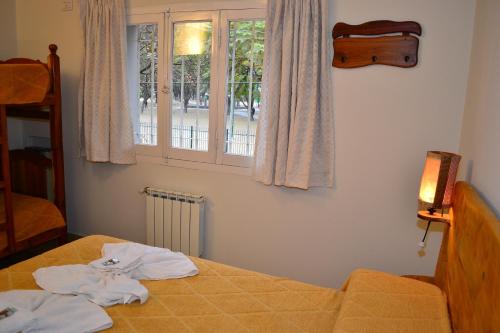 Quadruple Room with Private Bathroom image 2