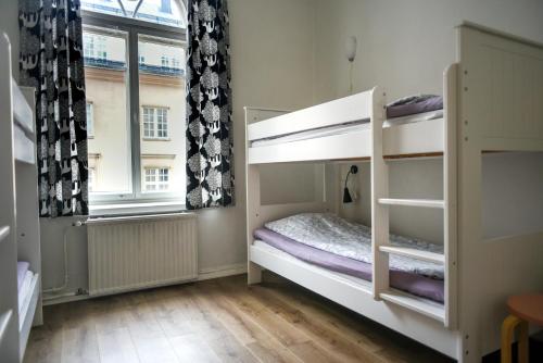 1 bunk bed