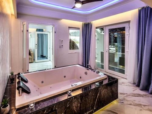 442248551 Panorama Suites & Spa - Adults Only