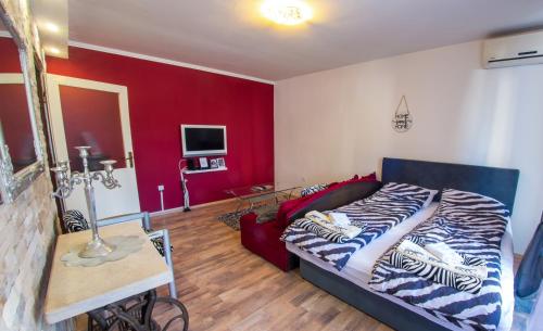 Studio Apartment Zebra - image 11