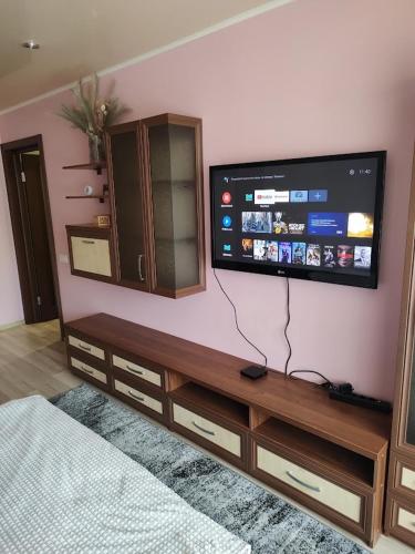 Апартаменти, вул Космонавтів,29, великий Смарт TV , преміум підписки YouTube та онлайн-кінотеатрів, ЗВІТНІ ДОКУМЕНТИ, Kryvyj Rih (fotografie 4)