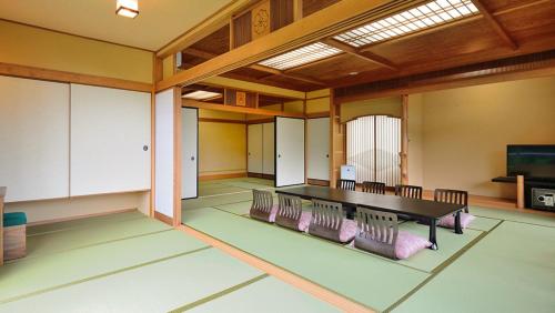 Large Japanese-Style Corner Room with Mt. Fuji View 