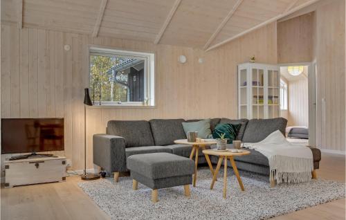  Lovely Home In Højby With Kitchen in Højby