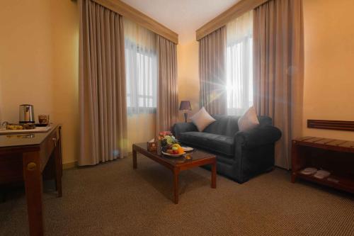 Deluxe King Room image 2