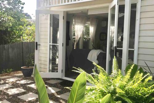 Travellers Retreat Bayview in Northern Beaches