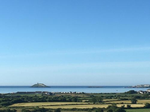 B&B Garryvoe - Garryvoe - Ballycotton Bay & Island View - Bed and Breakfast Garryvoe