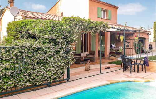 Maisons de vacances Stunning Home In Alleins With Outdoor Swimming Pool, Wifi And 3 Bedrooms 2