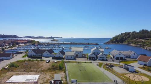 Apartment with boat