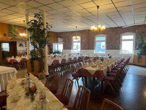 Étterem, Hotel Orthwein -kostenfreie Parkplatze- in Colbe