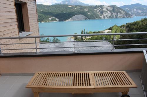 Vue imprenable sur Lac de Serre-Ponçon à Chorges : appt prestige 8 pers