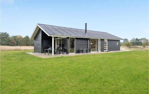  Beautiful Home In Grenaa With 3 Bedrooms And Wifi, Pension in Brøndstrup