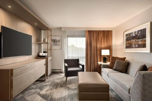 442281241 Sheraton Madison Hotel